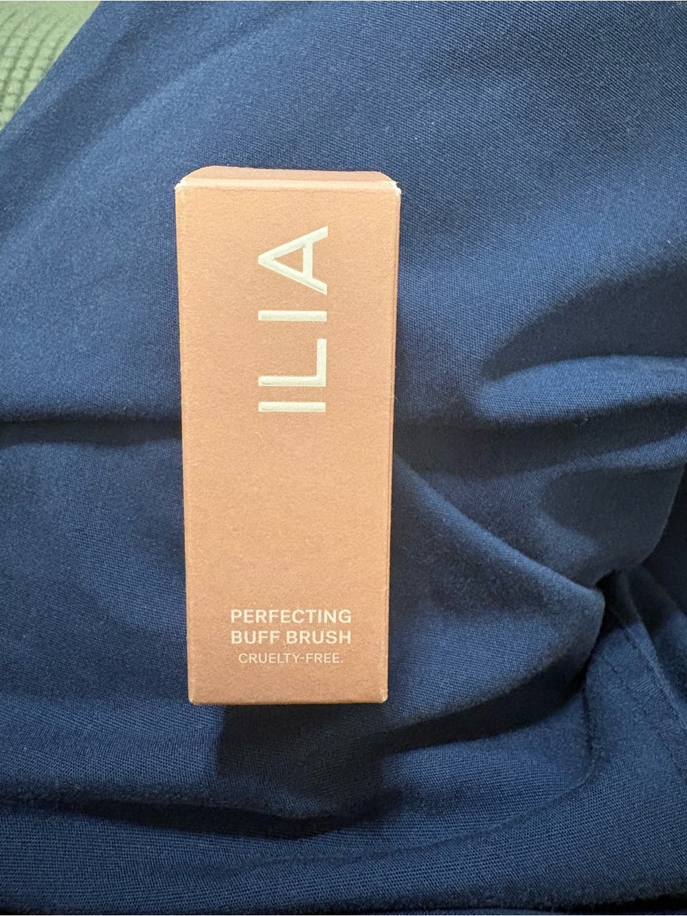 NIB ILIA Perfecting Buff Brush - Picture 1 of 5